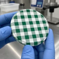 Draufsicht BasicSeal Deckel TO82 82mm mit traditionellem grün weißem Schottenmuster