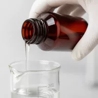Wiederverschließbare 50ml PET Flasche mit weißem OV für lichtempfindliche Substanzen
