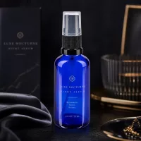 Schlanke kobaltblaue Glasflasche 30ml mit Feinsprüher für Hautpflege Serum