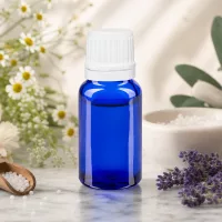 Hochwertige blaue 10ml Flasche aus Apothekerglas mit weißem Verschluss für Naturprodukte