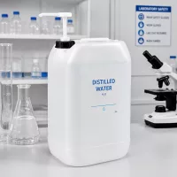 Kompakter 15L Kanister mit Ausgießpumpe für kontrollierte und hygienische Flüssigkeitsentnahme