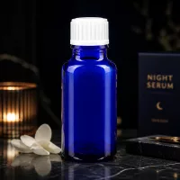 Blaue 20ml Apothekerflasche Glas lichtgeschützt mit weißem Standardverschluss für empfindliche Wirkstoffe