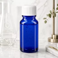 Lichtschutz Apothekerflasche 10ml in Blau mit weißem 11mm Verschluss auf Marmoroberfläche