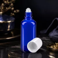 Blaue lichtschutzende 50ml Apothekerglasflasche mit Rollkugel ideal für Seren und Pflegeöle