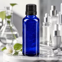 Blaue 30ml Pharmaflasche aus UV-Schutzglas mit 8mm Öffnung und abnehmbarer Glaspipette