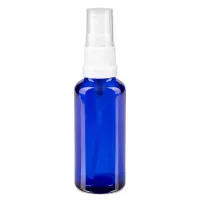 Kompakte 30ml Sprühflasche aus UV-schützendem blauem Glas mit weißem Dosierpumpkopf