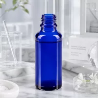 30ml ApoGlas Apothekenflasche Kobaltblau zur Abfüllung von Hyaluronsäure und Niacinamid