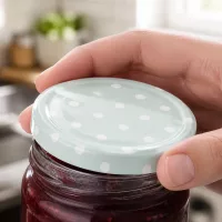 Punkte Einweckdeckel 63mm mint auf Beerenkonfitüre Glas von Hand aufgeschraubt Küche