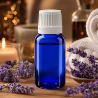 Blickdichte blaue 10ml Glasflasche mit weißem Schraubdeckel zum Schutz lichtempfindlicher Öle