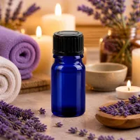 Stilvolle 5ml Blauglasflasche mit ergonomischem Design und tropffreiem Ausgießer für Wellness