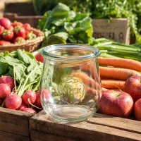 WECK Tulpenglas 220ml RR60 leer zwischen frischem Gemüse Obst auf Holzkiste rustikale Küchen-Atmosphäre