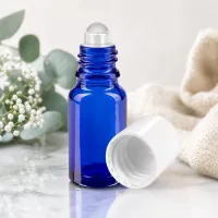 UV-Schutz Apothekerglas 10ml Roll-On in Kobaltblau mit abnehmbarem weißen Standardverschluss