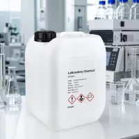 Kompakter 5 Liter UN-Kanister mit schwarzem Drehverschluss für chemische Lösungen