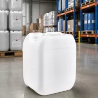 Robuster 5 Liter Leerkanister ohne Verschluss mit breiter Öffnung im Chemikalienlager
