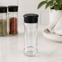 Kompaktes 100ml Gewürzglas mit Streufunktion und schwarzem Deckel für die Küche