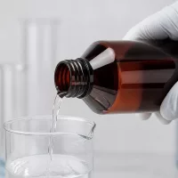 Braune PET Flasche 750ml mit breitem Schraubgewinde für sichere Lagerung lichtempfindlicher Stoffe