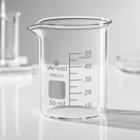 Nahaufnahme Skalierung Becherglas 50ml UNiTWIST niedrige Form APPROX Markierung Borosilikatglas