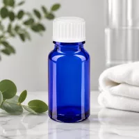 Dunkelblaue Pharmaglasflasche 10ml mit geripptem Schraubdeckel in Weiß