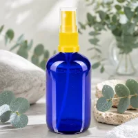 Blaue Rundglasflasche 100ml mit gelb-transparentem Fingerpump-Zerstäuber Apothekenqualität