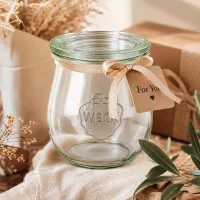 WECK Tulpenglas 220ml RR60 als Geschenk dekoriert mit beiger Schleife und For You Anhänger in natürlichem Ambiente