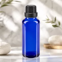 Nachfüllbare 30ml Blauglasflasche mit Lichtschutz und schwarzem OV Verschluss für Hydrolate
