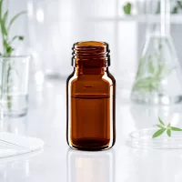 Elegante 30ml Apothekenflasche braun mit glatter Oberfläche und standardisiertem PP28 Anschluss