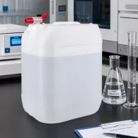 Stapelbarer Kunststoffkanister 20 Liter mit rotem Kugelhahn für sichere Flüssigkeitsentnahme